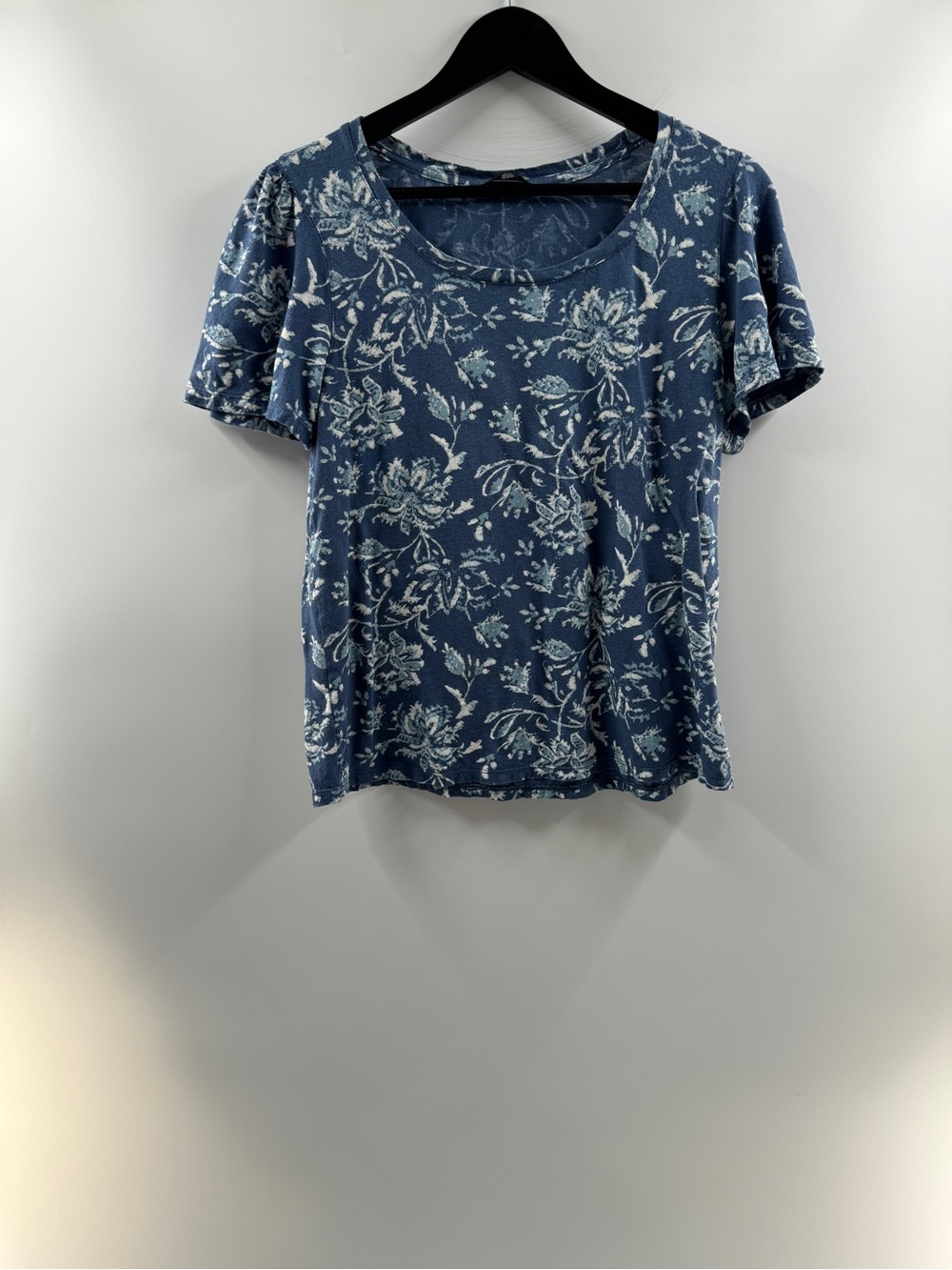 Lucky Brand Blue Floral Short Sleeve Top – Women’s Medium
